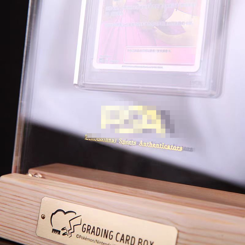 Podstawka z litego drewna z ak – Graded Card Display recenzja i cena