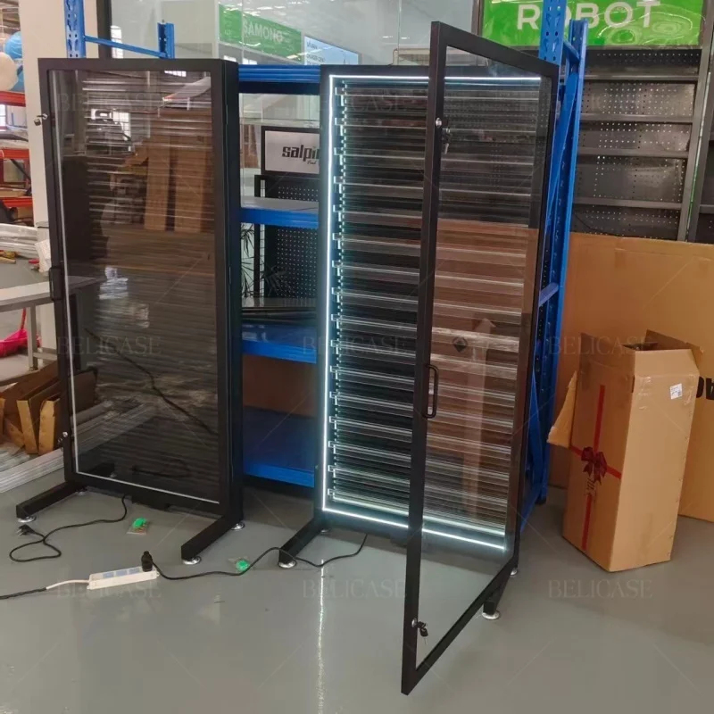 Szafka ścienna zamykana na klu – Graded Card Display recenzja i cena